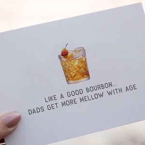 Carte de fête des pères imprimable de la fille de son fils adulte | Comme les papas Bourbon deviennent plus doux avec l'âge Old Fashion Télécharger Simple Blank 2001