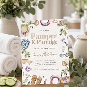 Puede incluir: Una tarjeta de invitación rectangular con ilustraciones en acuarela de artículos de spa y piscina, incluyendo un sombrero de paja, chanclas, flotadores y accesorios de belleza. El texto dice: Join me for a Pamper & Plunge, It's a poolside spa day celebrating Sarah's 30th Birthday.