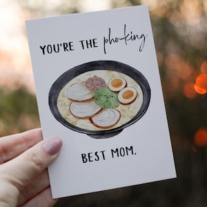 Cartão de Dia das Mães para impressão de filho adulto e filha | Você é a melhor mãe do Pho-King | Cartão em branco de aniversário engraçado Pho Noddles Food Pun 1701