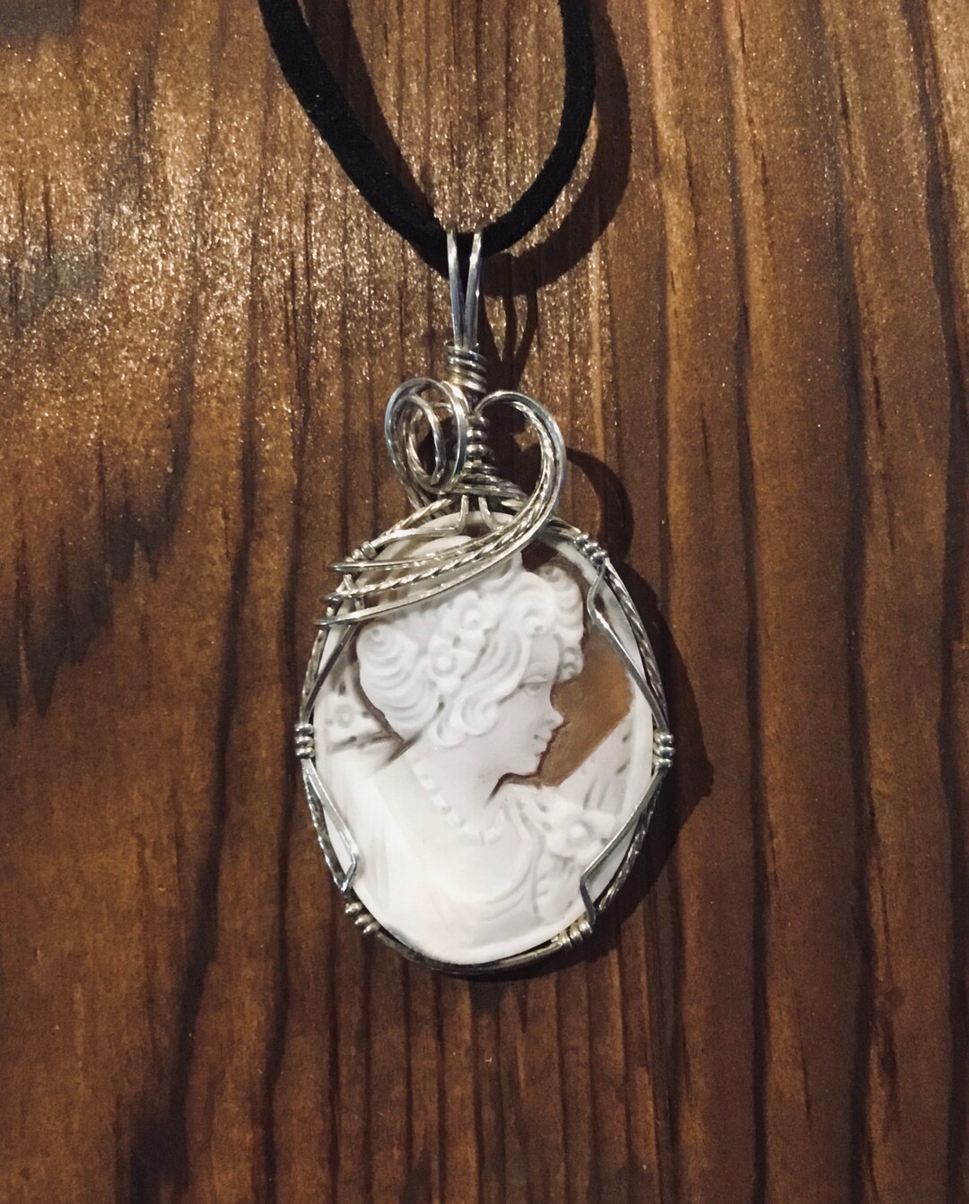 9金GENUINE ITALIAN HAND CARVED CAMEO Genuine Italian Hand Carved Cameo Hand Wrapped in Sterling