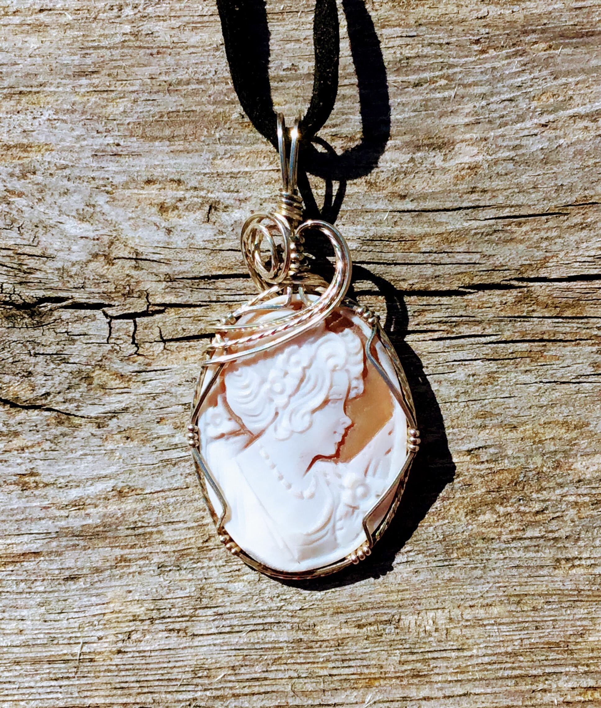 9金GENUINE ITALIAN HAND CARVED CAMEO Genuine Italian Hand Carved Cameo Hand Wrapped in Sterling
