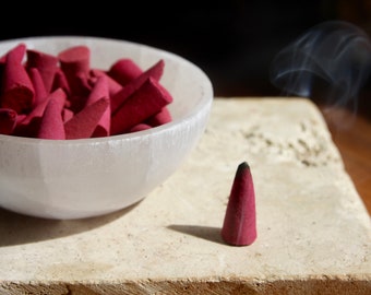 Encens à la rose roulés à la main - encens tendresse et apaisement