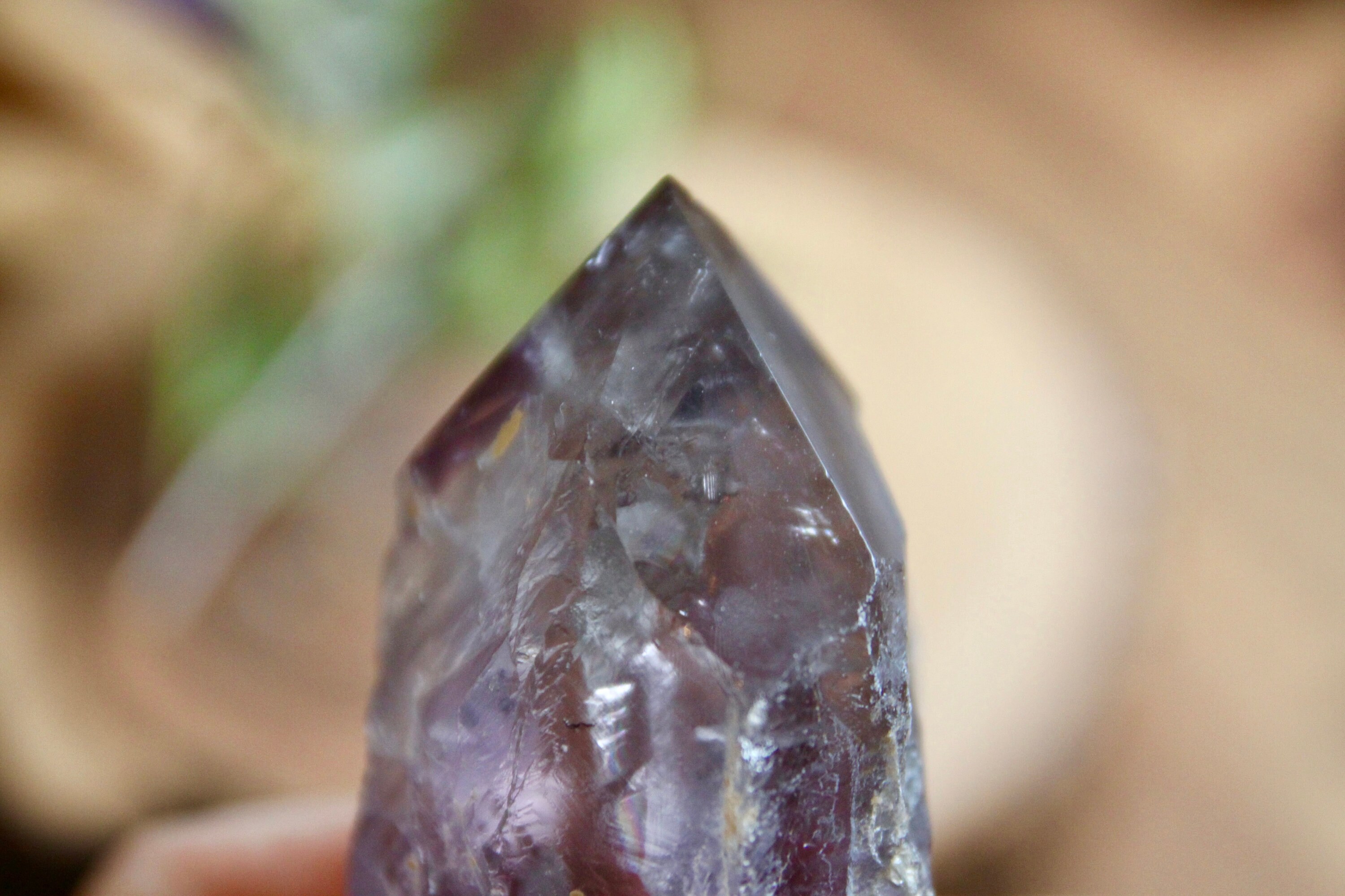 Longue Améthyste Brute et Polie - Lithothérapie Calme Apaisement