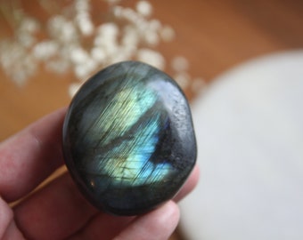 galet de labradorite qualité extra- lithothérapie pierre de protection