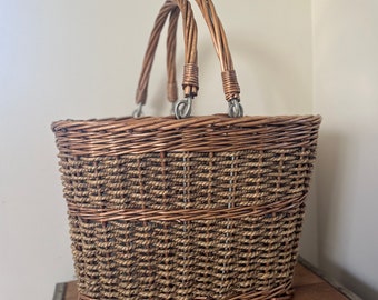 Vintage picnic basket, vintage insulated picnic basket with handles. Large insulated vintage wicker picnic basket