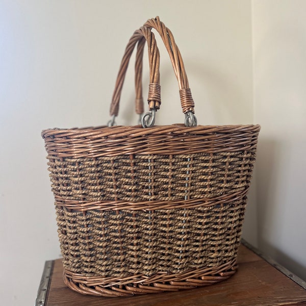 Vintage picnic basket, vintage insulated picnic basket with handles. Large insulated vintage wicker picnic basket