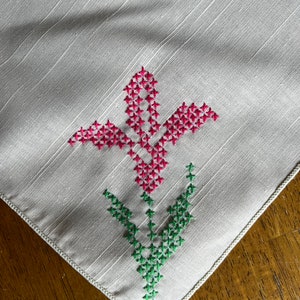 Vintage linen napkins (set of 4) hand embroidered, vintage hand embroidered linen napkins, embroidered lily napkins