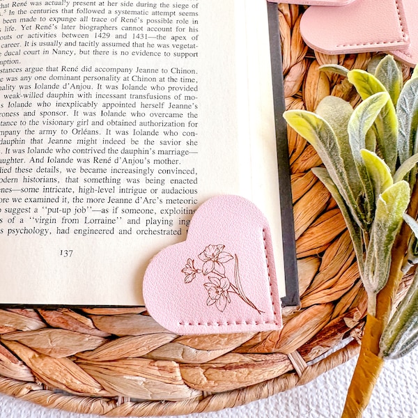 Leather Heart Bookmark | Birth Flower Engraving | Personalized Book Lover | Valentine Bookmark | Corner Bookmark