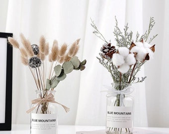 Décoration de maison simple et à la mode Photographier des accessoires d’ornement - Bouquet de fleurs séchées et bouteille Chaude