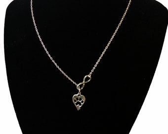 Hund Pfote in einem Herz Halskette