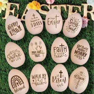 Huevo de madera grabado personalizado de 2,5" de alto para canasta de huevos de Pascua, mesa de huevos de Pascua, bandeja de Pascua, decoración cristiana de Pascua, Él ha resucitado