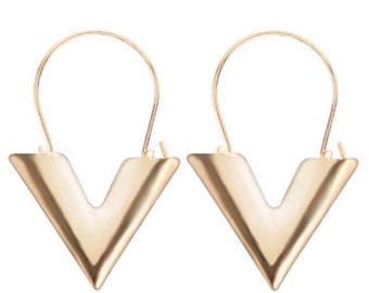 The V Collection earrings white c.z carving dangling earrings yellow gold plated fashion jewelry for women /& girls
