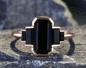 エメラルドカットのブラックオニキス婚約指輪、ヴィンテージバゲット