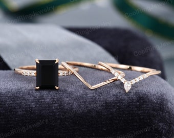 Anillo de compromiso de ónix negro de talla esmeralda conjunto vintage Moissanite Diamond anillo de oro rosa Curvado apilamiento banda a juego Regalo nupcial para mujeres
