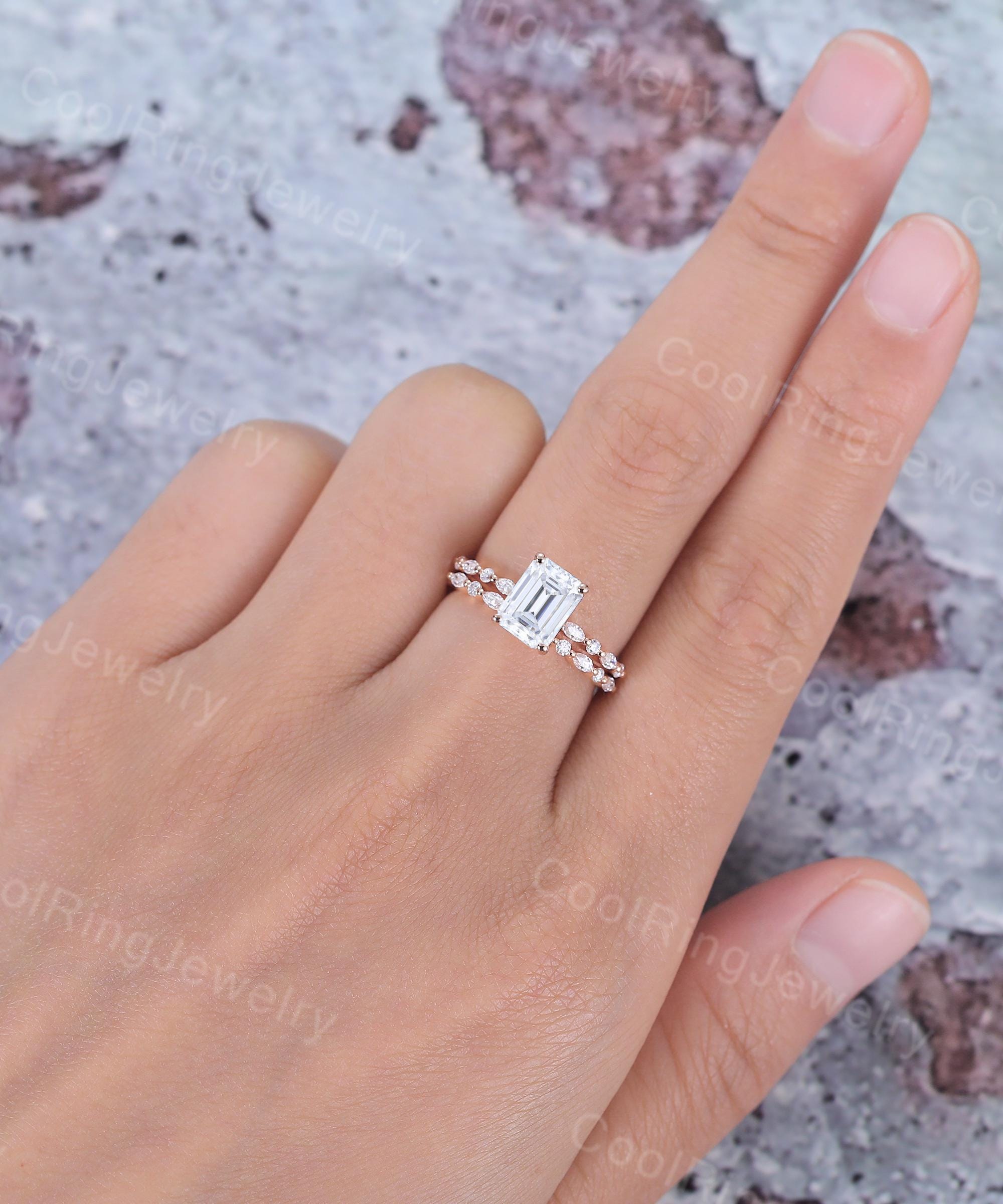 エメラルドカットのモアッサナイト婚約指輪、ヴィンテージソリッド 