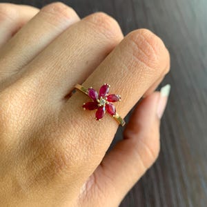Bague en rubis naturel, bague en or massif 14 carats avec rubis, bague en rubis et diamants en forme de fleur, bague de fiançailles en rubis rouge, bague de promesse d'anniversaire, cadeau pour elle