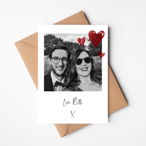 Carte de Saint-Valentin personnalisée de la part d'un enfant | carte photo de style simple | Joyeuse Saint-Valentin | Coeurs griffonnés | Maman