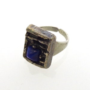 Astri Holthe - small vintage pewter ring with lapis lazuli stone - 15 x 12 mm