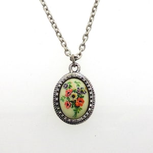 Collier à pendentif floral vintage en étain par Astri Holthe