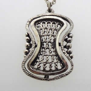 Astri Holthe - pendentif vintage en étain - 47 x 33 mm