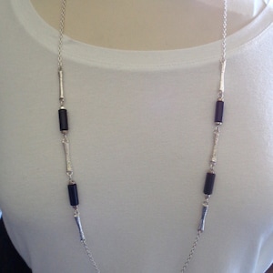 Astri Holthe - collier vintage en étain - perles noires - longueur 87 cm