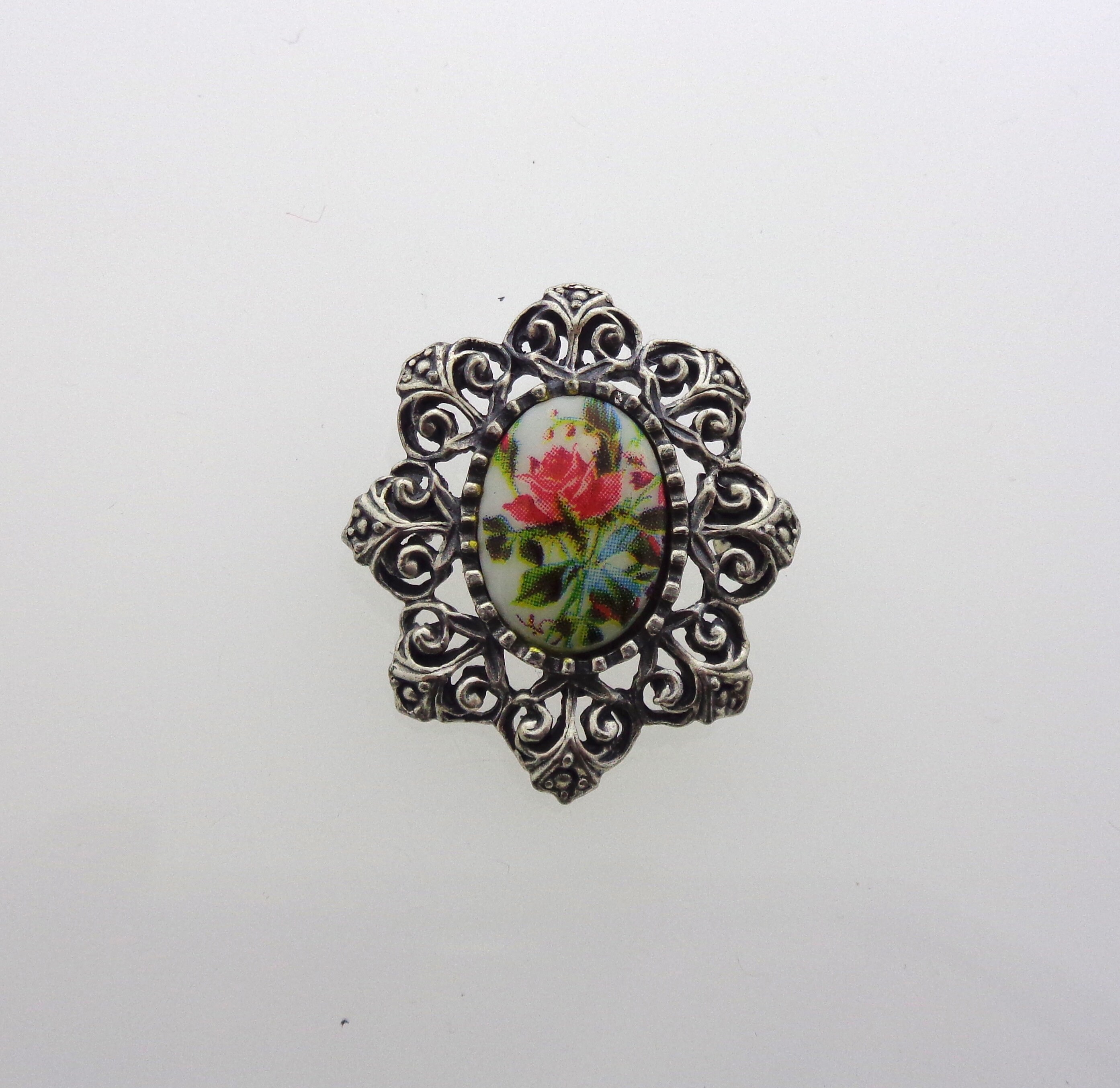 Spilla vintage in peltro: disegno floreale Astri Holthe