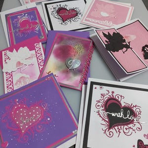 Envie AMOR com cartões postais de cortesia feitos à mão, exclusivos e com design original. Para ela/ele. Envelopes inclusos. Adição especial ao presente.