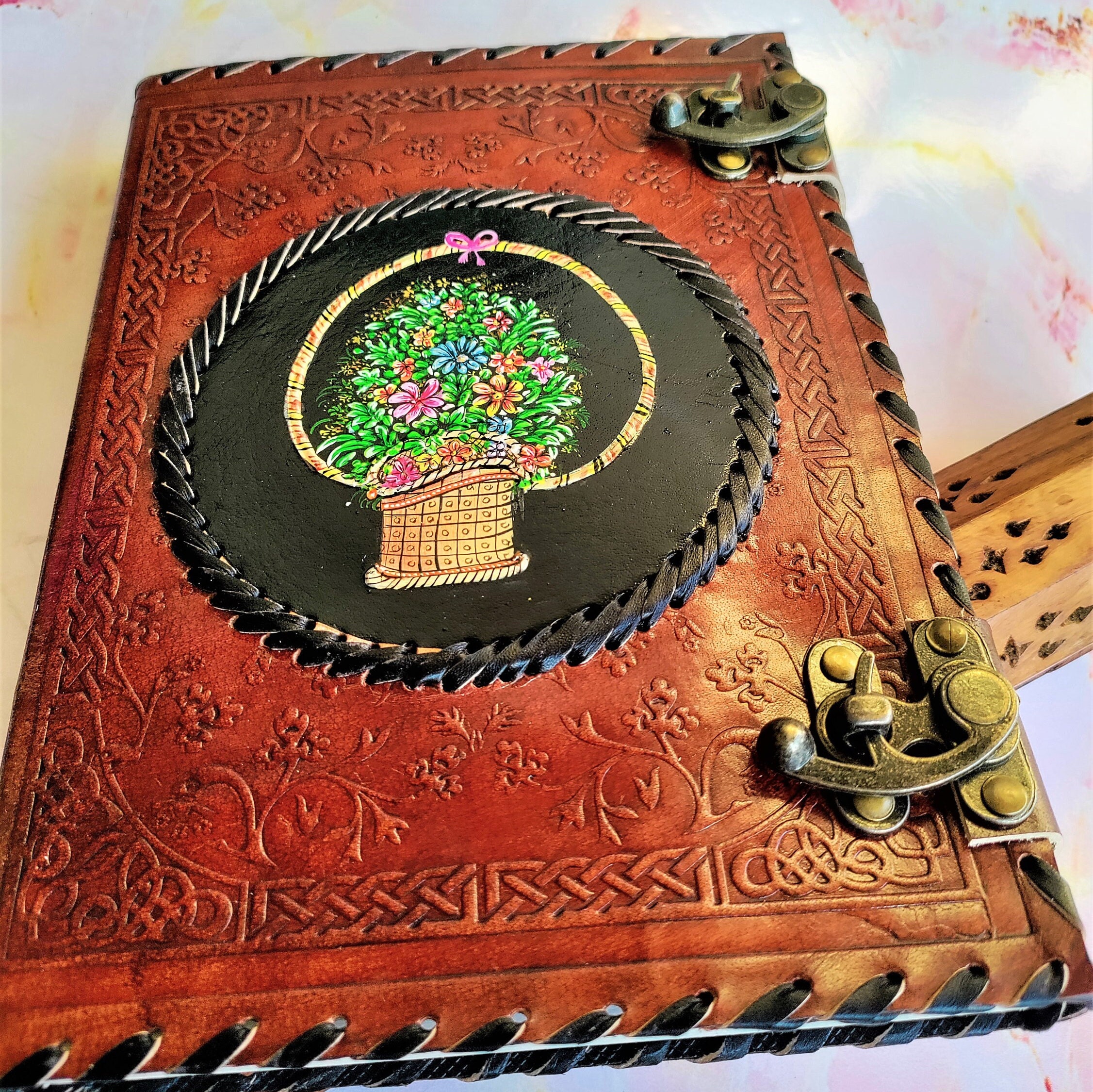 Atelier grimoire Witch Hat Atelier Grimoire Edition : r/MangaCollectors