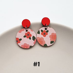 Orecchini decoupage fatti a mano con rose rosse, gioielli illustrati in legno e carta, accessori per festival, orecchini alla moda, regali unici per lei