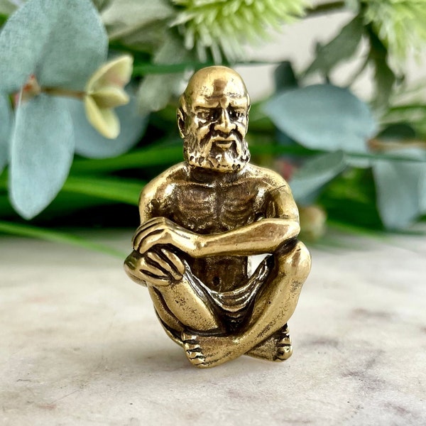 Ornement de sage en laiton massif, petite figurine en métal créative, ornement de vieil homme assis, statue de moine bodhidharma, miniature de Bouddha