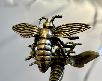 Tell the bees, Hard-working honey bee, Fine Lifelike solid brass figurine, desktop ornament, fine gift for loved ones, Metal bee decor