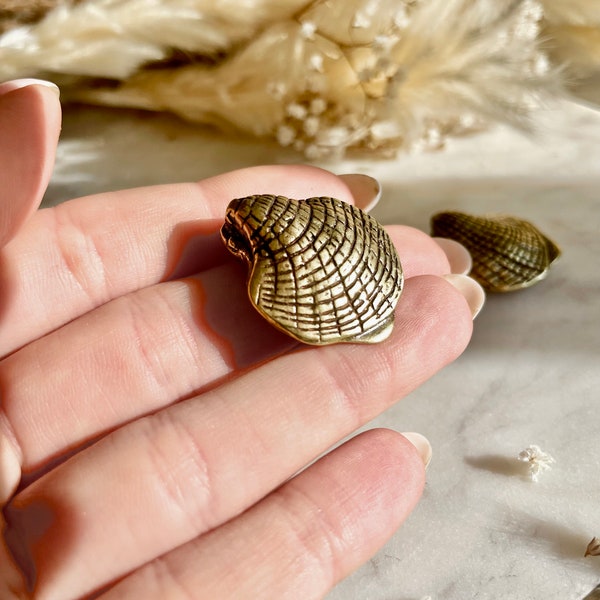 Little seaside souvenir, solid brass seashell figurine, ocean art scallop miniature, sea-themed decoration, a reminder of summer and beach