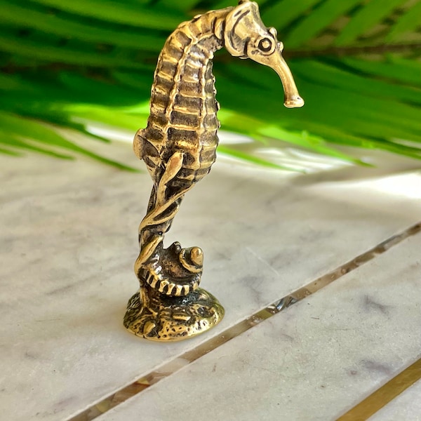 Solid brass Seahorse Figurine, Sea-inspired Talisman, Sea horse Souvenir, Keyring for Best Friends, Small Gift, Ocean Lover's Delight