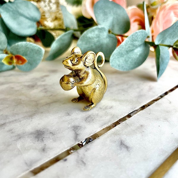 Solid brass mouse Lemur with peach figurine, Golden mouse Miniature, Creative Desktop Decoration, Adorable little trinket