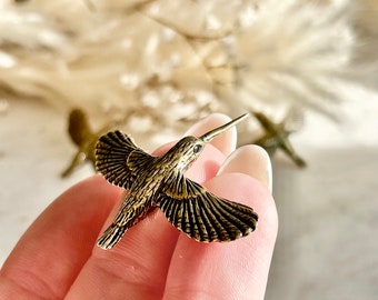 Little Hummingbird miniature, solid brass flying bird figurine, Curious hummingbird figure, Pretty gift, Nice gift for nature lovers