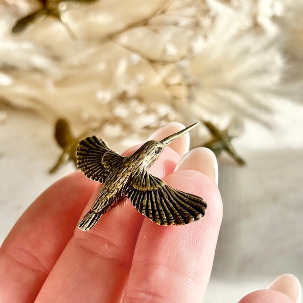 Kleine Kolibri-Miniatur, fliegende Vogelfigur aus massivem Messing, neugierige Kolibri-Figur, hübsches Geschenk, schönes Geschenk für Naturliebhaber