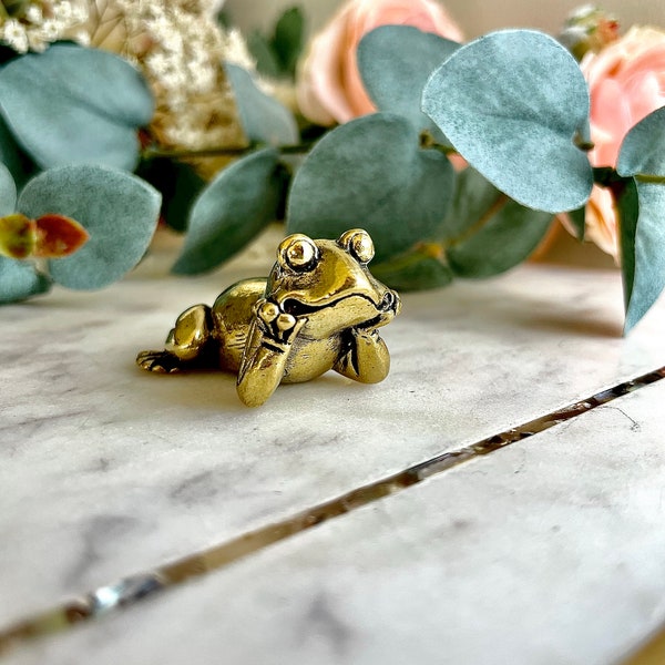 Solid brass Cute Frog Statuette, Decoration Ornament Dreaming frog, Sculpture Sleeping Thinking Frog, Office Desktop Ornament, paperweight