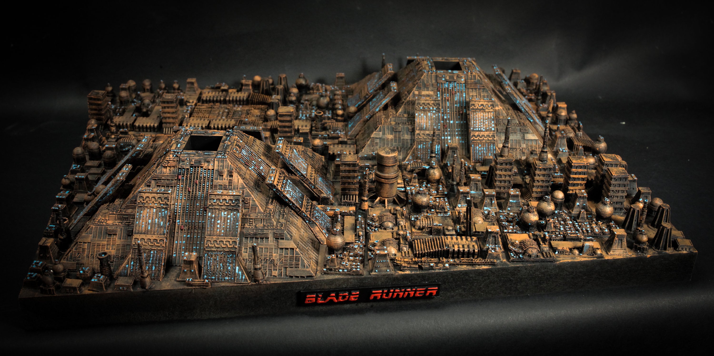 Blade Runner 1982 Tyrell Corp HQ Diorama Deckard Spinner Etsy