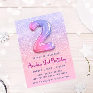 Cartão de convite para 2º aniversário, convite para festa de aniversário com glitter, cartão de convite editável, convite de aniversário, cartão de convite digital