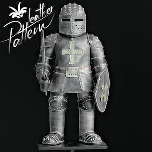 Puede incluir: Figura de caballero de cuero gris, con casco, escudo y espada. La armadura del caballero presenta una cruz en el pecho y el escudo. Las palabras "leather Pattern" est&aacute;n escritas en blanco en la esquina superior izquierda.