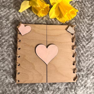 Carte de fête des mères en bois personnalisée, cadeau souvenir fait main pour maman, grand-mère, carte rustique découpée au laser avec motif coeur