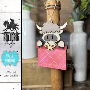 Cute Highland Cow Gift Card Holder, Christmas Ornament, Farmhouse Style, Gift Tag, Home Decor, Laser Ready SVG, Digital Download
