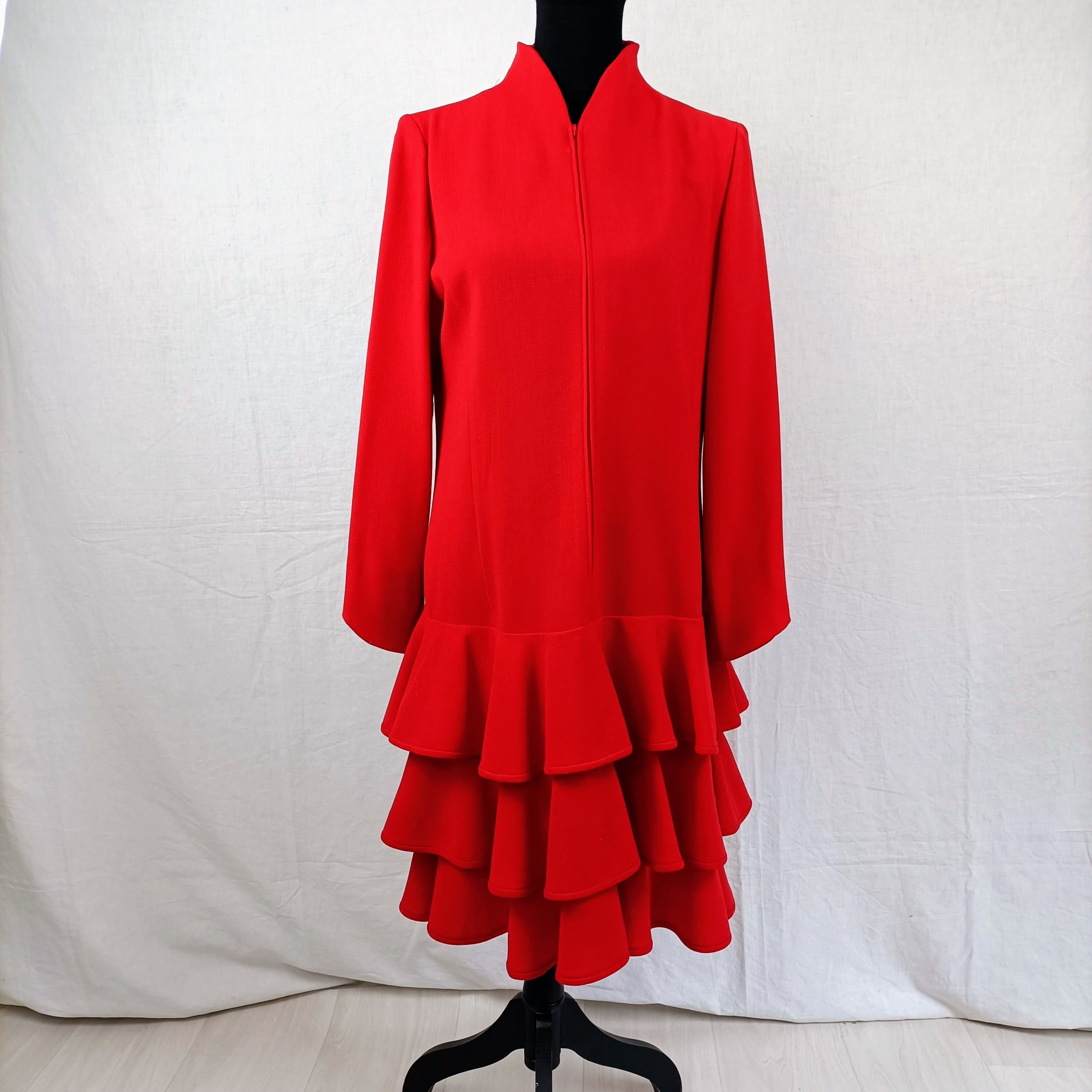 Robe Vintage Valentino Boutique Années 80 - Manches Longues, Rouge, Boutons Et Poches Avant - Taille L