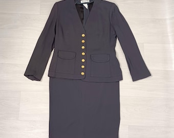 Sonia Rykiel tailleur con giacca sfoderata 1990s, tailleur gonna nero con bottoni dorati minimal style