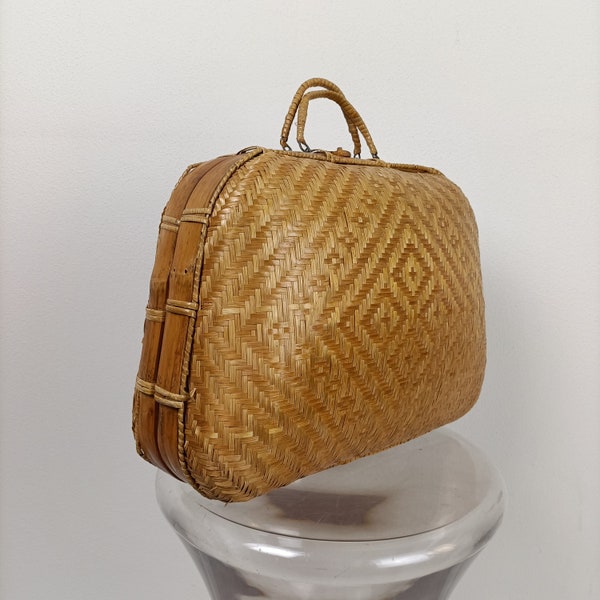 60s bag handmade in straw and bamboo