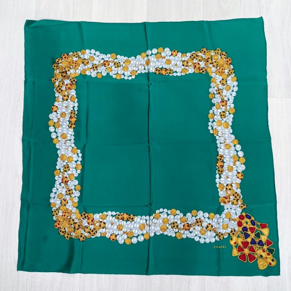 Emerald green Chanel scarf with jewels, vintage 1980s