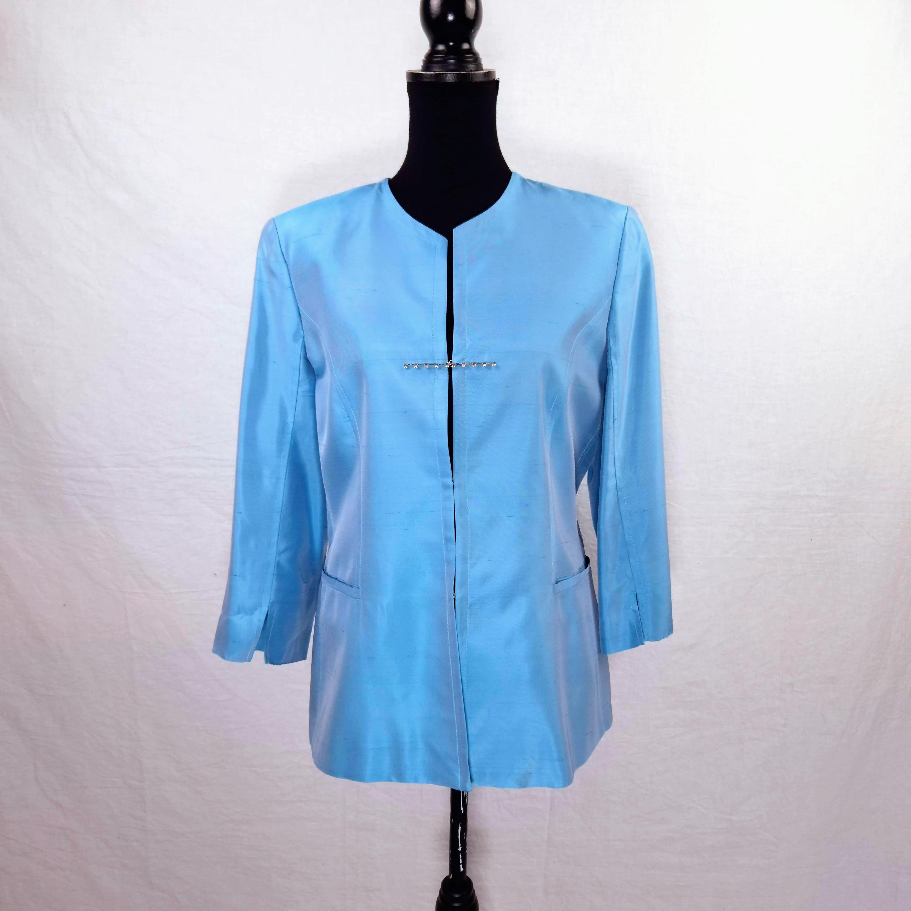 Chaqueta formal azul vintage de los años 80 de Pierre Cardin, un atuendo elegante