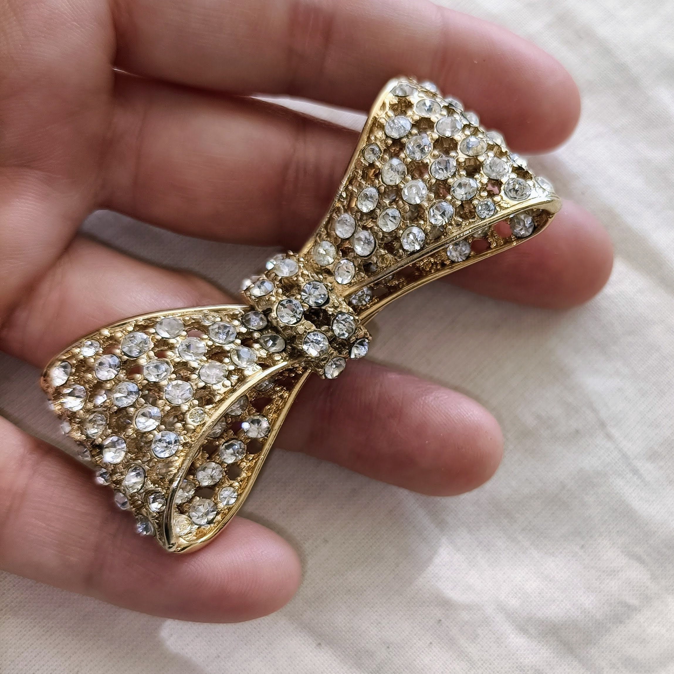 Vogue Bijoux Ribbon Vintage Brooch - Etsy