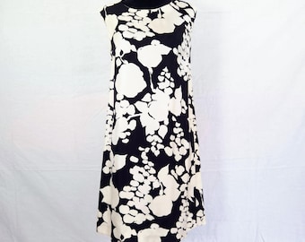 Summer dress for women vintage 1960s black and white with flower pattern