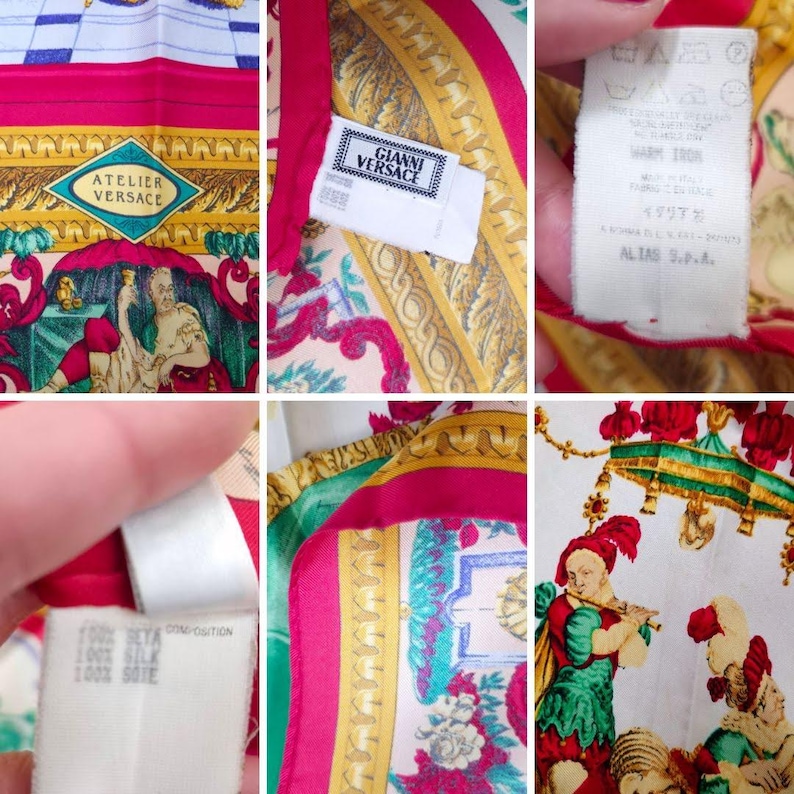 Pu&ograve; includere: Foulard di seta con un design vibrante. Presenta un'illustrazione centrale di figure in abiti classici, con bordi rosa, oro e verde. L'etichetta recita "ATELIER VERSACE".